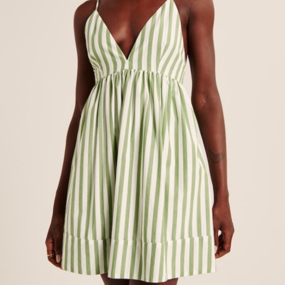 V-Neck Babydoll Mini Dress // Size L